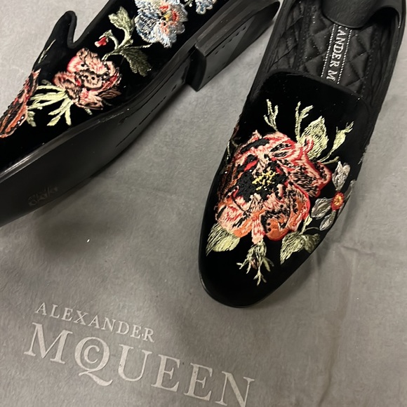 Alexander McQueen Velvet Embroidered Rhinestone Flats/Slipper Size 8 NWT - Picture 5 of 9